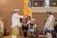 Prosesi kirab pataka pada puncak peringatan Hari Jadi Lamongan ke-457 di Pendopo Lokatantra Lamongan, Selasa, 26 Mei 2026. (Foto Dok Ho/RadarBangsa.co.id)