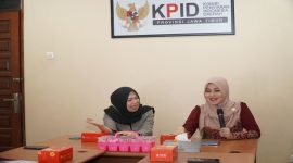 Anggota DPD RI Lia Istifhama saat berdiskusi dengan KPID Jatim di Surabaya, Kamis, 30 April 2026. (Foto Dok Ho/RadarBangsa.co.id)