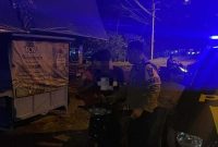 Petugas Polres Lamongan saat merespons laporan masyarakat melalui layanan darurat 110, Sabtu (2/5/2026) malam. (Foto Dok Ho/RadarBangsa.co.id)