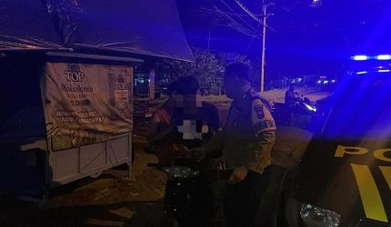 Petugas Polres Lamongan saat menindaklanjuti laporan masyarakat melalui layanan 110