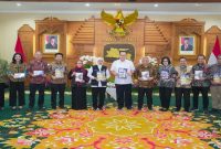 Gubernur Khofifah bersama Kepala BRIN bahas kolaborasi riset di Gedung Negara Grahadi Surabaya, Sabtu, 9 Mei 2026 (Foto Dok Ho/RadarBangsa.co.id)