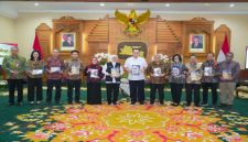 Gubernur Khofifah bersama Kepala BRIN bahas kolaborasi riset di Gedung Negara Grahadi Surabaya, Sabtu, 9 Mei 2026 (Foto Dok Ho/RadarBangsa.co.id)