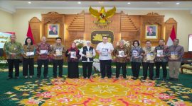 Gubernur Khofifah bersama Kepala BRIN bahas kolaborasi riset di Gedung Negara Grahadi Surabaya, Sabtu, 9 Mei 2026 (Foto Dok Ho/RadarBangsa.co.id)