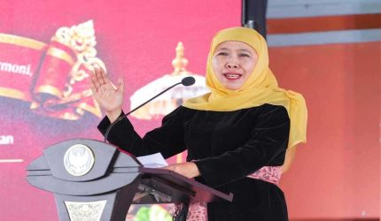 Gubernur Khofifah menghadiri Dharma Shanti Nyepi 1948 Tahun Saka bersama ribuan umat Hindu di Surabaya