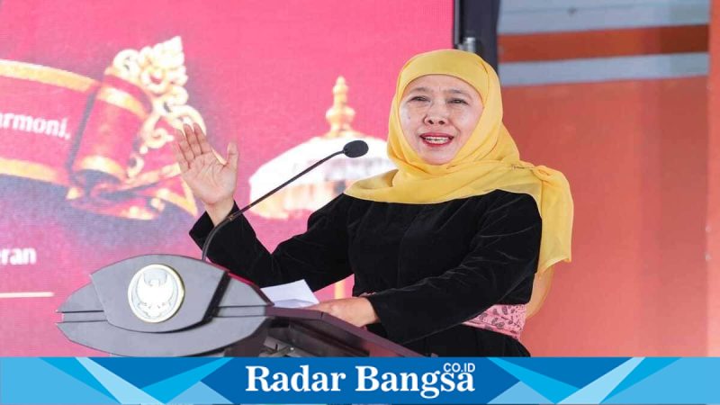 Gubernur Jawa Timur Khofifah Indar Parawansa menghadiri Dharma Shanti Nyepi 1948 Tahun Saka di Pura Segara Kenjeran Surabaya, Minggu (3/5/2026). (Foto Dok Ho/RadarBangsa.co.id)