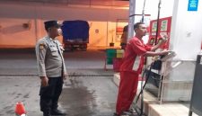 Petugas Polsek Tikung melakukan Patroli Kota Presisi di sejumlah objek vital Kecamatan Tikung, Minggu (3/5/2026) malam. (Foto Dok Ho/RadarBangsa.co.id)