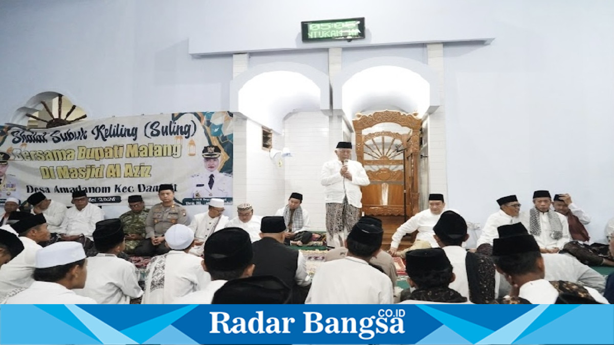 Bupati Malang Drs. H. M. Sanusi, M.M menghadiri Safari Sholat Subuh Keliling putaran ke-142 di Masjid Al Aziz, Dusun Banjarpamotan, Desa Amadanom, Kecamatan Dampit, Jumat, 29 Mei 2026. (Foto Dok Ho/RadarBangsa.co.id)