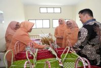 Sekda Kabupaten Malang bersama Ketua DWP saat pembinaan organisasi di DPMPTSP, Kamis, 7 Mei 2026. (Foto Dok Ho/RadarBangsa.co.id)