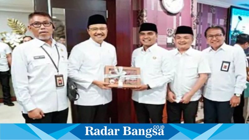 Bupati Bangkalan Lukman Hakim dan Wakil Bupati Moh. Fauzan Ja’far bertemu Mensos RI Saifullah Yusuf membahas percepatan Sekolah Rakyat, Rabu (6/5/2026). (Foto Dok Ho/RadarBangsa.co.id)