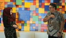 Anggota DPD RI Lia Istifhama berdiskusi bersama jajaran Bank Mandiri Region VIII/Jawa 3 di Surabaya, Selasa (6/5/2026). (Foto Dok Ho/RadarBangsa.co.id)