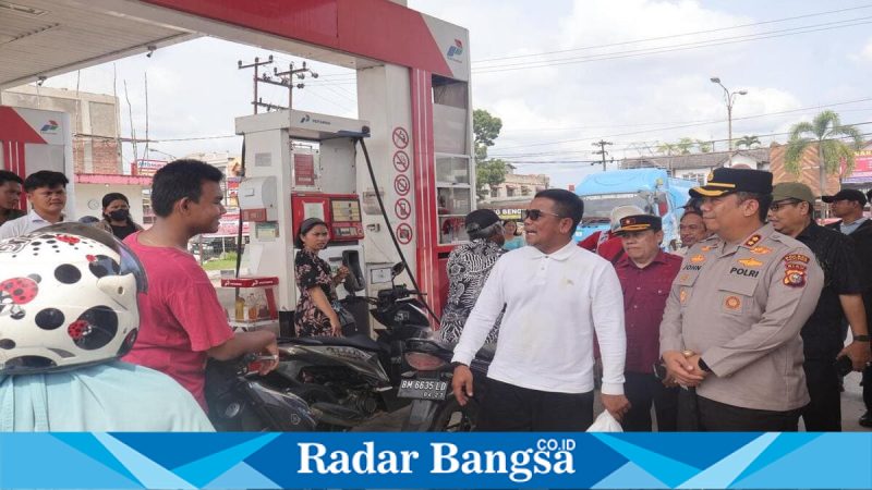 Forkopimda Pelalawan saat sidak di SPBU Dundangan, Minggu (3 Mei 2026). (Foto Dok Ho/RadarBangsa.co.id)