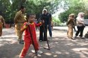 Wakil Bupati Sidoarjo Mimik Idayana meninjau aktivitas anak di Kampung Lali Gadget, Senin (4/5/2026). (Foto Dok Ho/RadarBangsa.co.id)