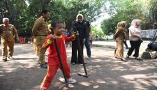 Wakil Bupati Sidoarjo Mimik Idayana meninjau aktivitas anak di Kampung Lali Gadget, Senin (4/5/2026). (Foto Dok Ho/RadarBangsa.co.id)
