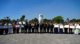 Upacara Hari Otonomi Daerah dan Hardiknas di Alun-Alun Sidoarjo, Sabtu (2/5/2026). (Foto Dok Ho/RadarBangsa.co.id)