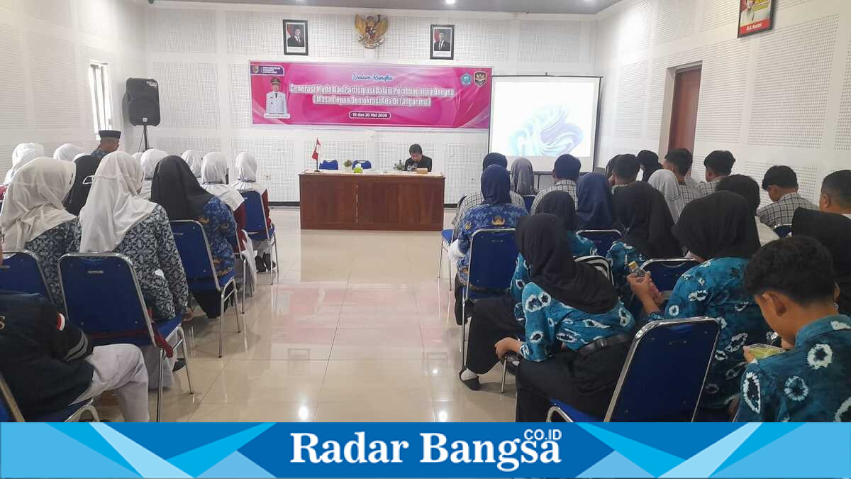 Kegiatan pendidikan politik siswa SMP yang digelar Bakesbangpol Jember di Aula Nusantara. Rabu, 20 Mei 2026. (Foto Dok Ho/RadarBangsa.co.id)