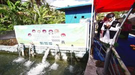 Bupati Banyuwangi Ipuk Fiestiandani meresmikan rumah pompa dan sumur bor bantuan Kementan di Desa Kaotan, Kamis (7/5/2026). (Foto Dok Ho/RadarBangsa.co.id)