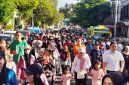 Ribuan warga mengikuti jalan sehat peringatan May Day di Alun-alun Jember, Minggu (3/5/2026). (Foto Dok Ho/RadarBangsa.co.id)