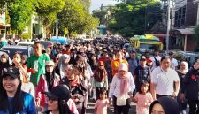 Ribuan warga mengikuti jalan sehat peringatan May Day di Alun-alun Jember, Minggu (3/5/2026). (Foto Dok Ho/RadarBangsa.co.id)