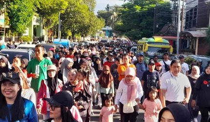 Ribuan warga ikuti jalan sehat May Day 2026 di Alun-alun Jember