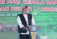 Bupati Lamongan Yuhronur Efendi mengikuti Gerakan Tanam Padi di Desa Kebalan Kulon, Kecamatan Sekaran, Sabtu, 30 Mei 2026. (Foto Dok Ho/RadarBangsa.co.id)
