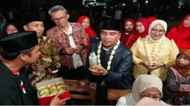 Bupati Bangkalan Lukman Hakim saat membuka Terak Bulan di Desa Kombangan, Jumat (1/5/2026). (Foto Dok Ho/RadarBangsa.co.id)