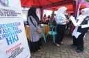 Bupati Banyuwangi menyerahkan surat rekomendasi HKI kepada pelaku UMKM saat program Bunga Desa di Balai Desa Kaotan, Kamis (7/5/2026). (Foto Dok Ho/RadarBangsa.co.id)