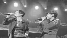 Valen DA7 duet bersama Alam membawakan lagu “Ngelamar” di konser Rocker Juga Manusia Indosiar, Jumat (8/5/2026). (Foto Dok Ho/RadarBangsa.co.id)
