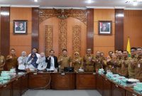 Bupati Sidoarjo Subandi mengikuti exit meeting pemeriksaan LKPD bersama BPK di Opsroom Setda Sidoarjo, Senin, 25 Mei 2026. (Foto Dok Ho/RadarBangsa.co.id)