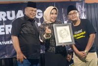    Wabup Sidoarjo Hj Mimik Idayana saat berdialog dengan warga Desa Kebaron, Tulangan, Sabtu (9/5/2026). (Foto Dok Ho/RadarBangsa.co.id)