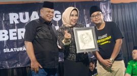    Wabup Sidoarjo Hj Mimik Idayana saat berdialog dengan warga Desa Kebaron, Tulangan, Sabtu (9/5/2026). (Foto Dok Ho/RadarBangsa.co.id)