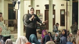 Wakil Bupati Sidoarjo Mimik Idayana berdialog dengan warga dalam forum Ruang Kebersamaan di Desa Kebaron, Sabtu (9/5/2026). (Foto Dok Ho/RadarBangsa.co.id)