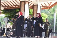 Wakil Bupati Sidoarjo Mimik Idayana memimpin upacara Hari Kebangkitan Nasional ke-118 di Alun-Alun Sidoarjo, Rabu, 20 Mei 2026. (Foto Dok Ho/RadarBangsa.co.id)