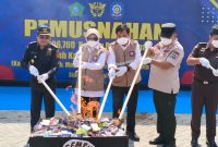 Pemusnahan 9.096.760 batang rokok ilegal hasil penindakan Bea Cukai Sidoarjo dilakukan di SIHT Porong, Rabu (24/6/2026). (Foto Dok Ho/RadarBangsa.co.id)