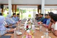 Paparan perkembangan platform Oasis Wangi yang akan menghadirkan layanan konsultasi kesehatan gratis 24 jam di Banyuwangi, Jumat (20/6/2026). (Foto Dok Ho/RadarBangsa.co.id)
