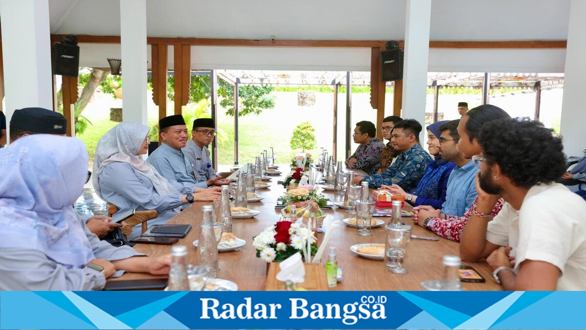 Paparan perkembangan platform Oasis Wangi yang akan menghadirkan layanan konsultasi kesehatan gratis 24 jam di Banyuwangi, Jumat (20/6/2026). (Foto Dok Ho/RadarBangsa.co.id)