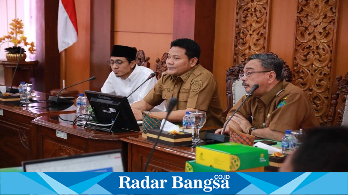 Rapat sinkronisasi data RTLH dipimpin Bupati Sidoarjo Subandi di Ruang Delta Wicaksana, Senin, 15 Juni 2026. (Foto Dok Ho/RadarBangsa.co.id)