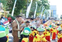 Bupati Lamongan Yuhronur Efendi membuka Gebyar PAUD Lamongan 2026 di Alun-alun Lamongan, Senin (22/6), sekaligus meluncurkan Kurikulum LENTERA. (Foto Dok Ho/RadarBangsa.co.id)
