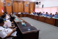 Bupati Sidoarjo H. Subandi memimpin rapat koordinasi percepatan Program Kawasan Desa Mandiri Pangan (KDMP) bersama kepala desa, lurah dan BPD se-Kabupaten Sidoarjo di Ruang Delta Wicaksana, Rabu (17/6/2026). (Foto Dok Ho/RadarBangsa.co.id)