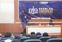 Anggota DPD RI Lia Istifhama berbicara dalam Sekolah Legislasi tingkat Jawa Timur di Umsida, Sidoarjo. (Foto Dok Ho/RadarBangsa.co.id)