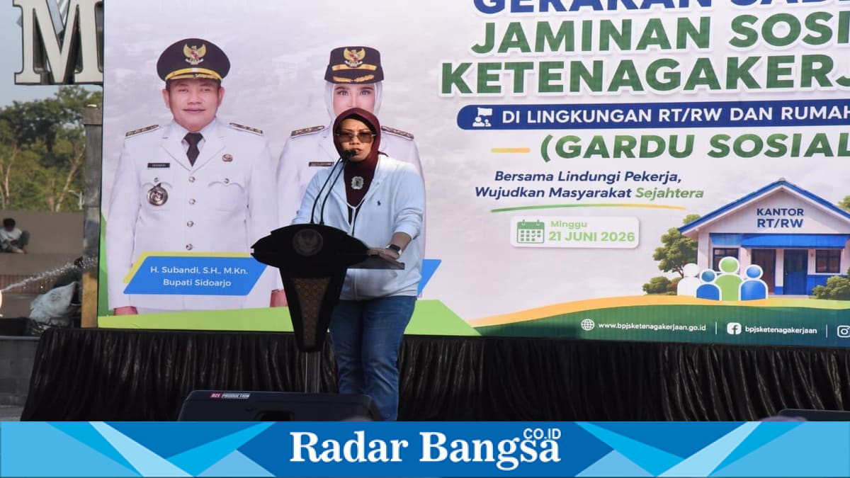 Sekda Sidoarjo Fenny Apridawati menghadiri peluncuran GARDU Sosial bersama BPJS Ketenagakerjaan di Tugu Jayandaru, Minggu (21/6/2026). (Foto Dok Ho/RadarBangsa.co.id)