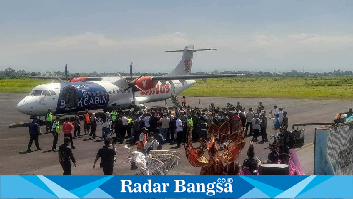 Bupati Jember Gus Fawait bersama Gus Rivqy saat meresmikan penerbangan Wings Air rute Jember-Surabaya. Senin, 1 Juni 2026 (Foto Dok Ho/RadarBangsa.co.id)