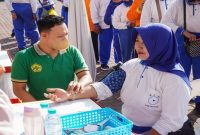 Ratusan lansia mengikuti senam Lin Tien Kung dan pemeriksaan kesehatan gratis dalam peringatan Hari Lanjut Usia Nasional (HLUN) ke-30 di halaman Kantor Pemkab Lamongan. (Foto Dok Ho/RadarBangsa.co.id)