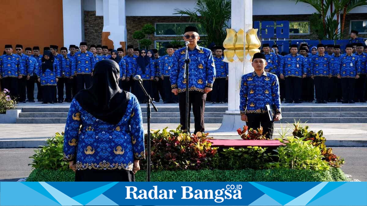 Sekretaris Daerah NTB Abul Chair memimpin Upacara Hari Kesadaran Nasional di Lapangan Bumi Gora, Kantor Gubernur NTB, Rabu, 17 Juni 2026. (Foto Dok Ho/RadarBangsa.co.id)