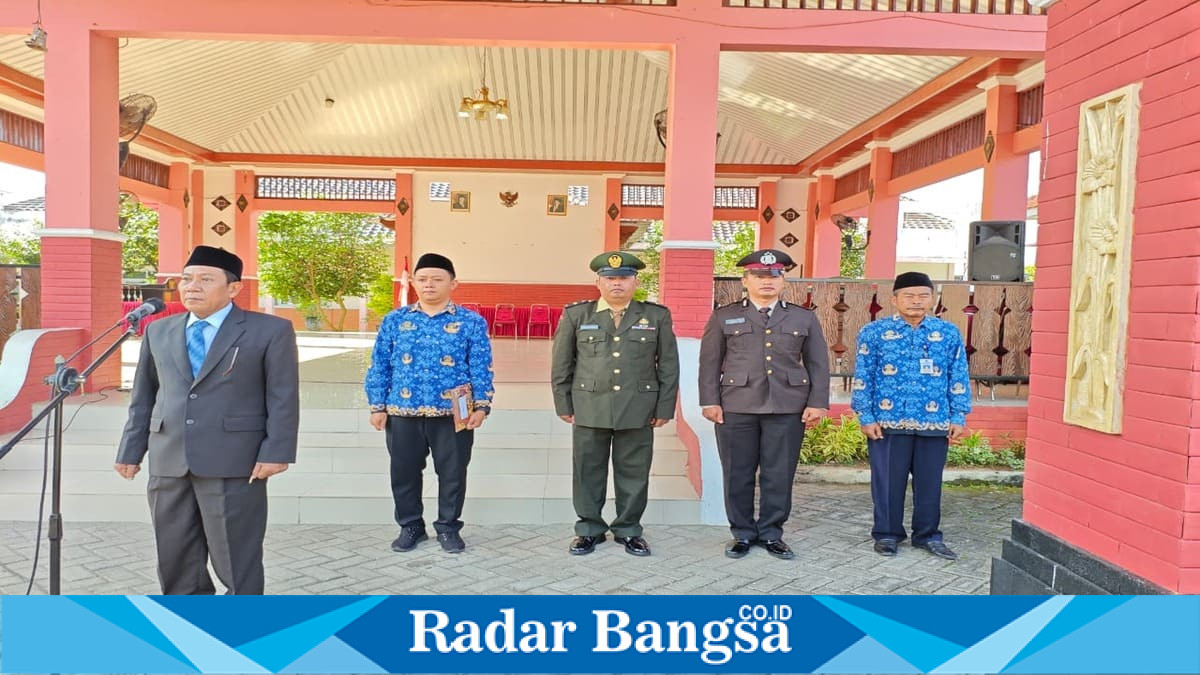 Upacara Peringatan Hari Lahir Pancasila 2026 di halaman Kantor Kecamatan Tikung, Kabupaten Lamongan, Senin, 1 Juni 2026. (Foto Dok Ho/RadarBangsa.co.id)