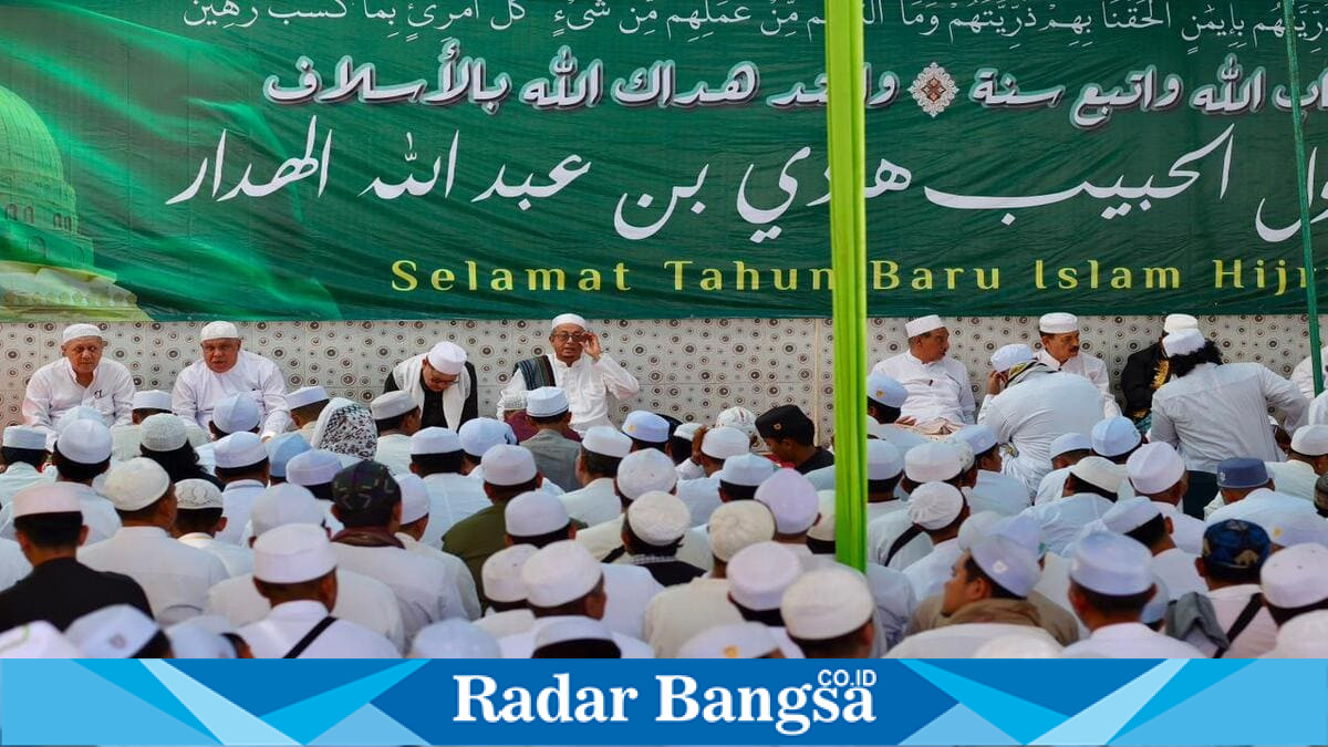 Ratusan jamaah menghadiri peringatan haul ke-53 Habib Hadi bin Abdullah Al-Haddar di Lateng, Banyuwangi, Ahad (21/6/2026). (Foto Dok Ho/RadarBangsa.co.id)