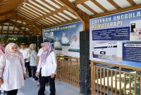 Bupati Banyuwangi Ipuk Fiestiandani saat mengunjungi fasilitas layanan kemoterapi di RSUD Blambangan yang mulai beroperasi dan telah melayani pasien umum maupun peserta BPJS Kesehatan. (Foto Dok Ho/RadarBangsa.co.id)