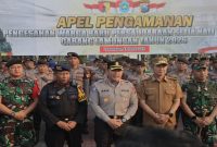 Kapolres Lamongan AKBP Arif Fazlurrahman memimpin apel pengamanan pengesahan warga baru PSHT Cabang Lamongan di Alun-Alun Kabupaten Lamongan, Kamis (18/6/2026). (Foto Dok Ho/RadarBangsa.co.id)