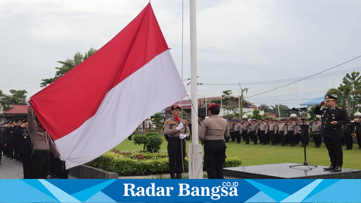 Kapolres Pelalawan AKBP John Louis Letedara memimpin Upacara Hari Lahir Pancasila di Mapolres Pelalawan. Senin, 1 Juni 2026. (Foto Dok Ho/RadarBangsa.co.id)