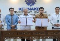 Sekjen Kemnaker Cris Kuntadi dalam penandatanganan kerja sama dengan PT Huawei Tech Investment di Jakarta, Selasa (23/6/2026). (Foto Dok Ho/RadarBangsa.co.id)