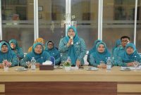 Ketua TP-PKK Kabupaten Asahan Ny. Yusnila Indriati Taufik melakukan monitoring desa percontohan HKG PKK Tahun 2026 di Kabupaten Asahan. (Foto Dok Ho/RadarBangsa.co.id)